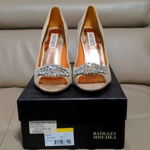 Badgley Mischka Lavender Peep Toe Pumps in  7M Platino